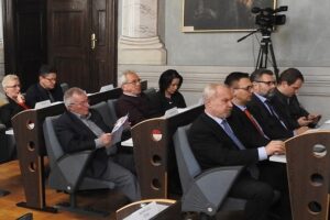 Kupola i vino bitniji od gospodarstva i obrazovanja