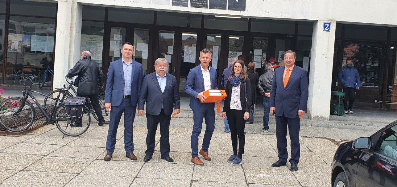 Krunoslav Lukačić prvi predao potpise za kandidaturu za župana